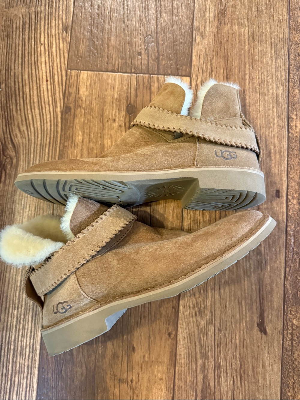 UGG Women's McKay Boot in Chestnut